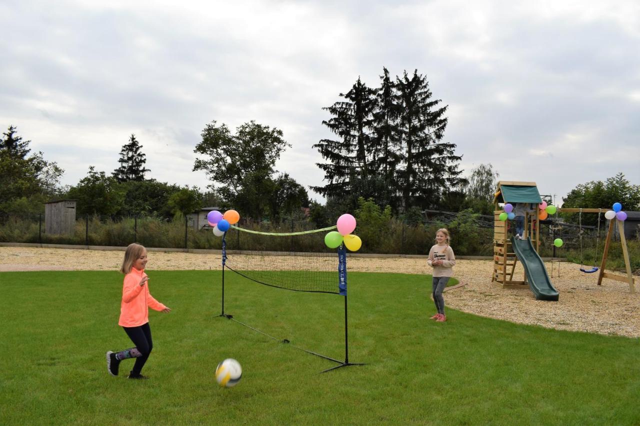 Boutique Odyseja & Spa Ciechocinek Εξωτερικό φωτογραφία Children playing balloon tennis