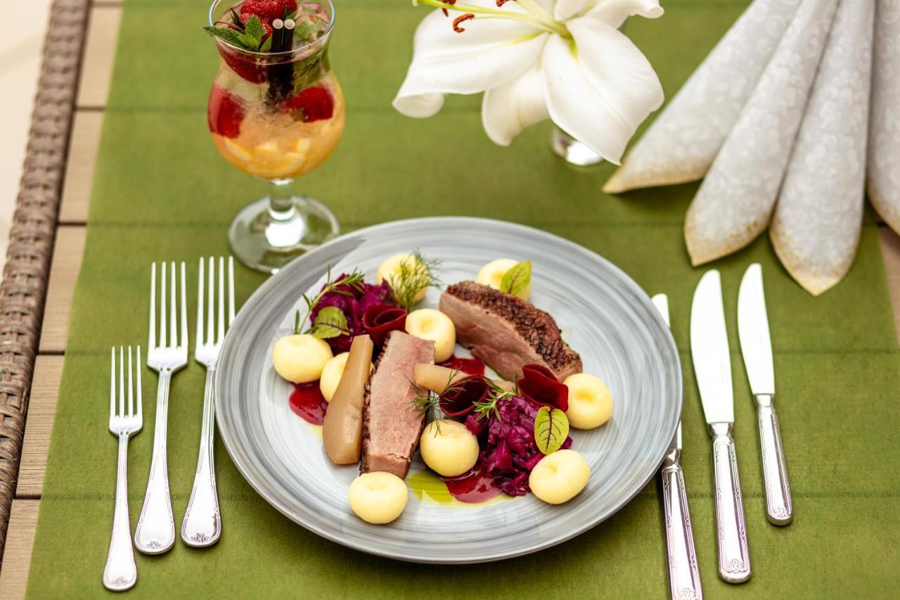 Boutique Odyseja & Spa Ciechocinek Εξωτερικό φωτογραφία A duck confit salad