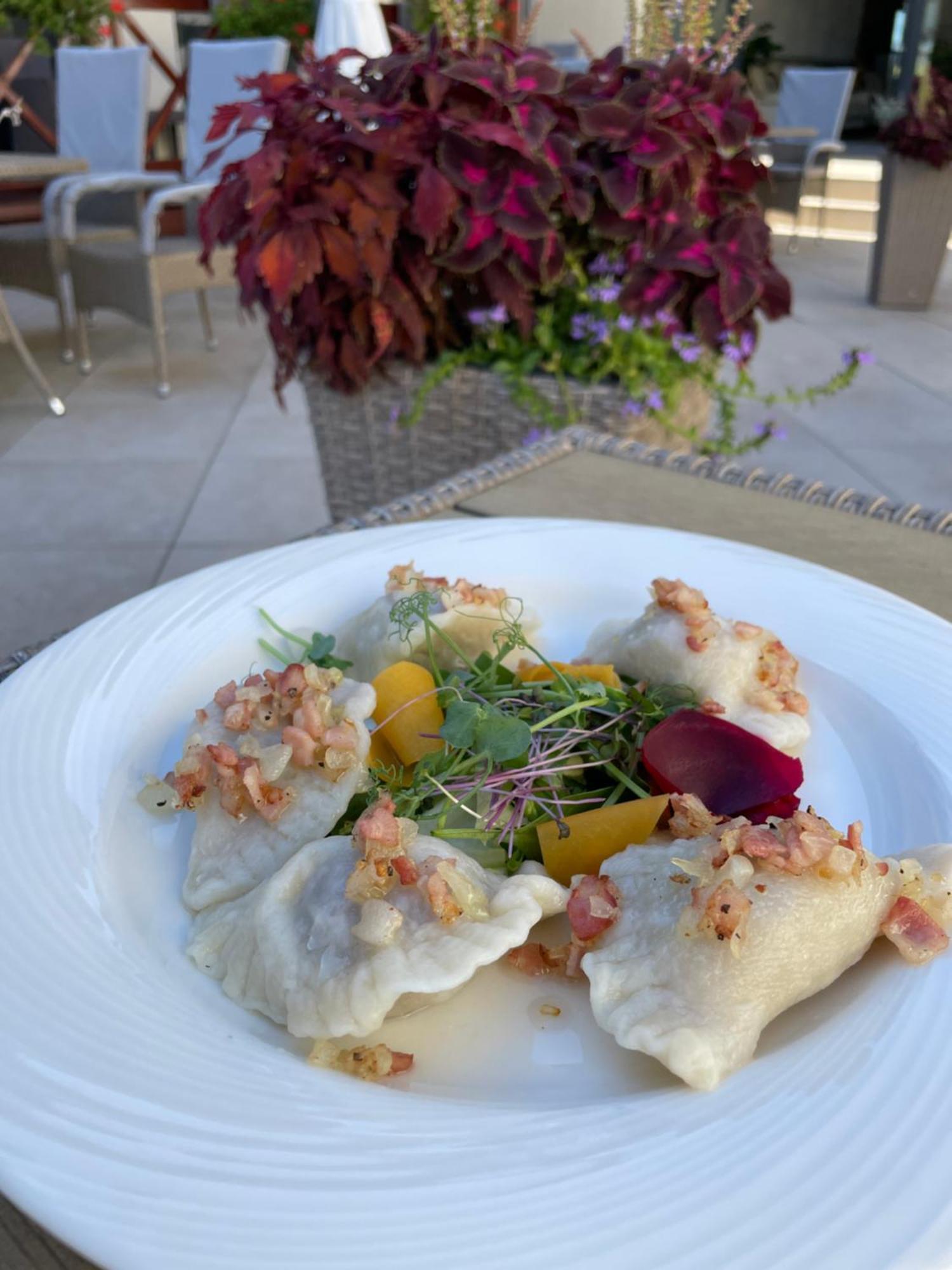 Boutique Odyseja & Spa Ciechocinek Εξωτερικό φωτογραφία A plate of pierogi