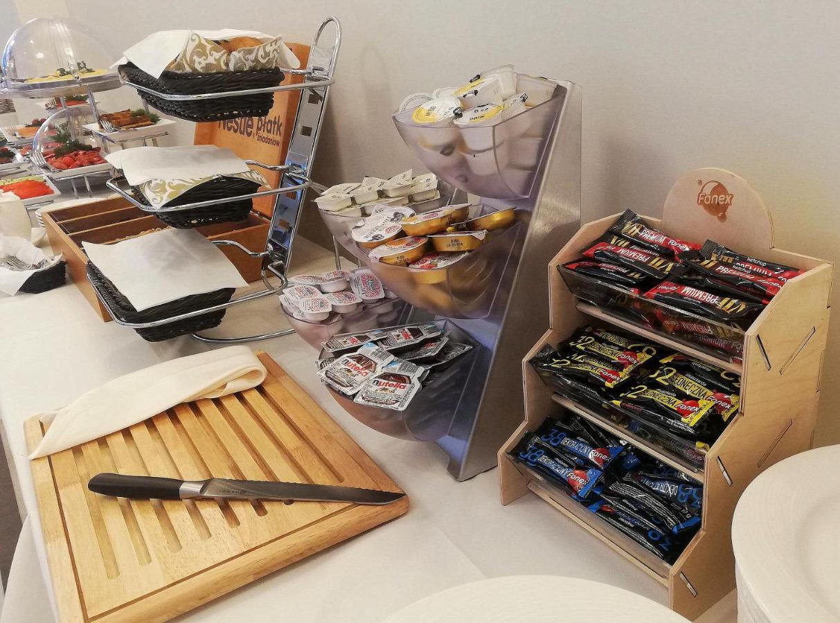 Boutique Odyseja & Spa Ciechocinek Εξωτερικό φωτογραφία A selection of cheese and crackers